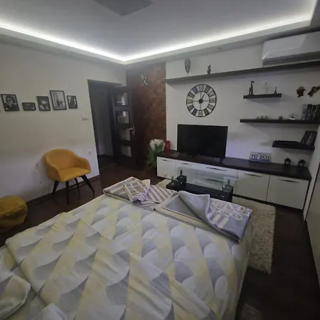 アパート Leon ゴルニ・ミラノヴァツ